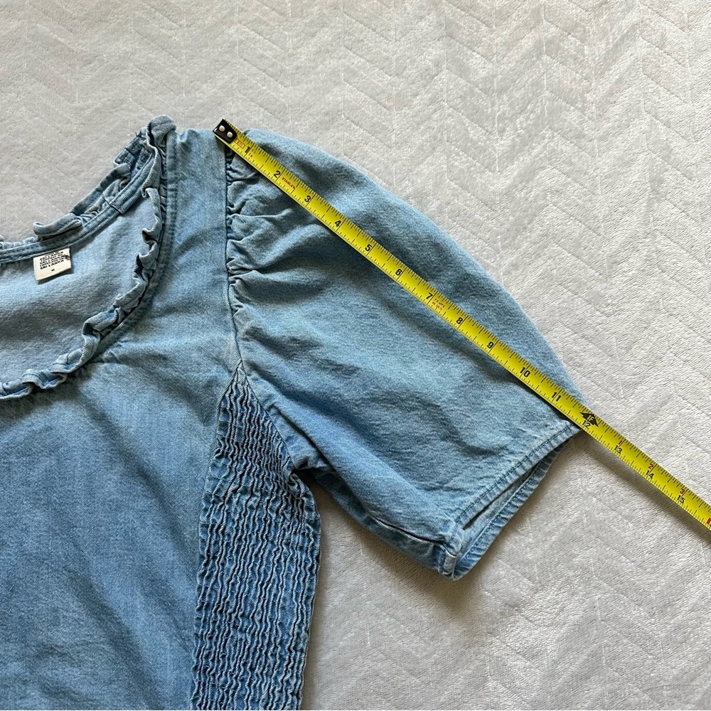 Levi’s Louise Puff Sleeve Smocked Cropped Blouse Denim Blue Size M - Picture 8 of 10